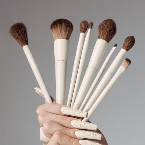 24 Best Makeup Brushes of 2022, According to Celebrity Pros