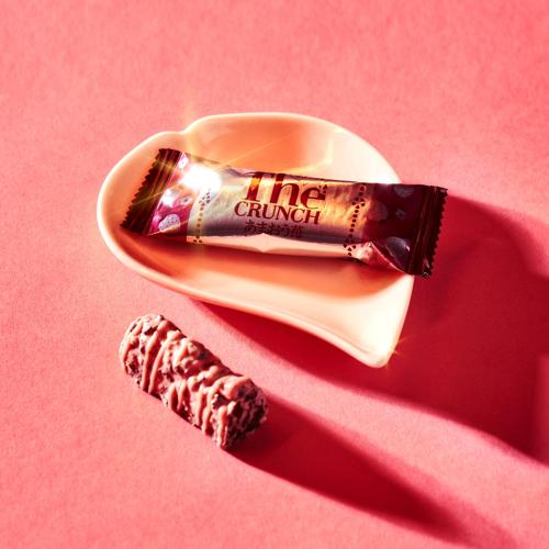 THE CRUNCH: Amaou Strawberry Crunch Chocolate (10 Pieces)