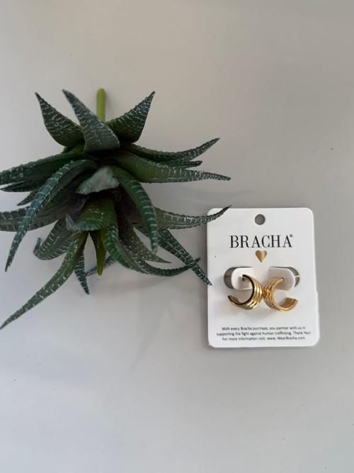 Bracha Larissa Hoops
