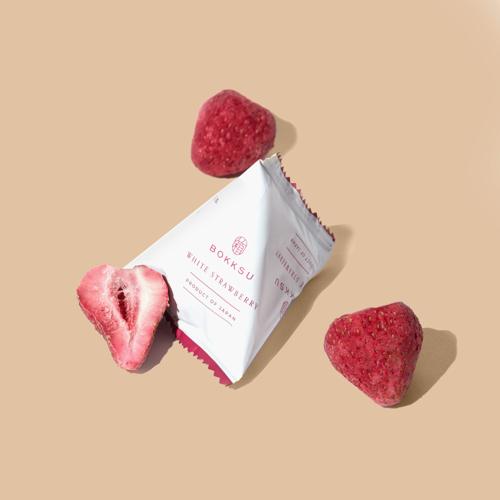 Bokksu White Chocolate Strawberry (12 Pieces)